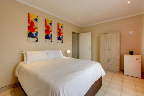 51 on York Unit 17 with PRIVATE Bathroom